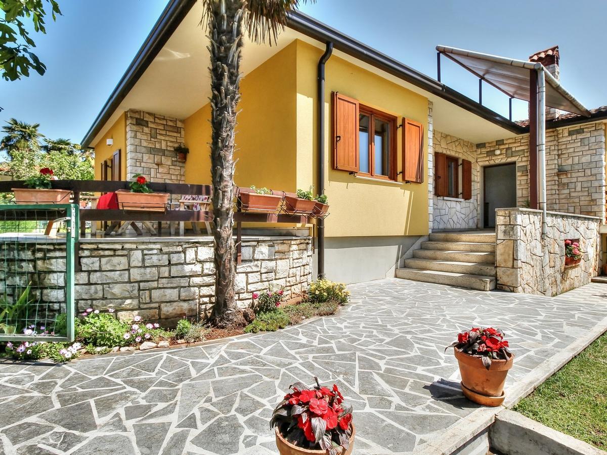 Lovric House With Apartments Umag Kültér fotó